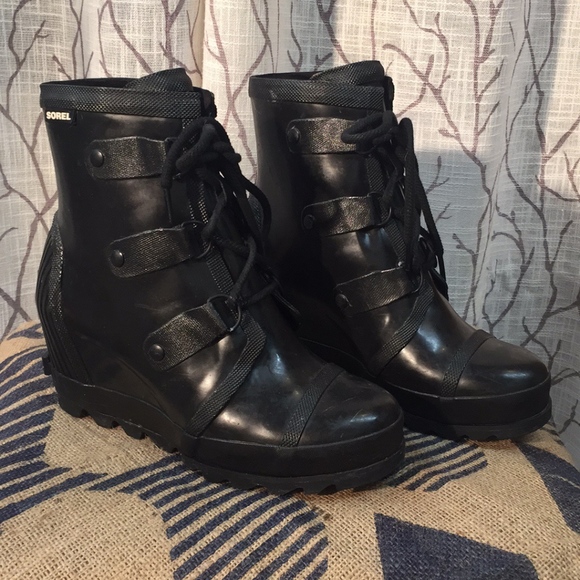 Sorel water proof wedge boots - Picture 1 of 7